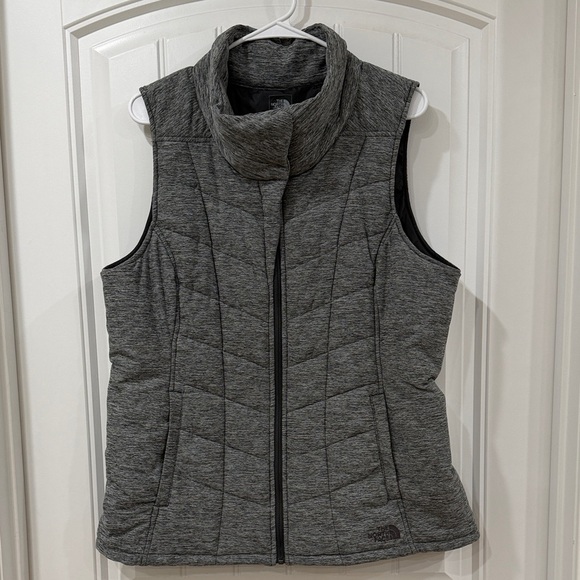 EUC The North Face Women's Heather Gray Pseudio Vest - Picture 2 of 7